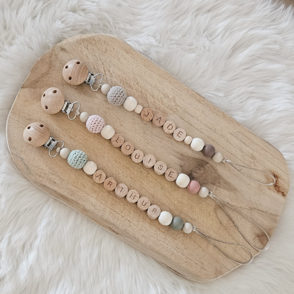 Attache tétines perles