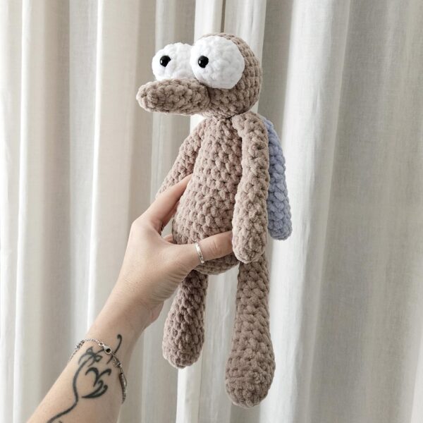Peluche moustique au crochet fait main