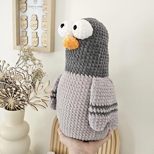 Peluche pigeon au crochet fait main