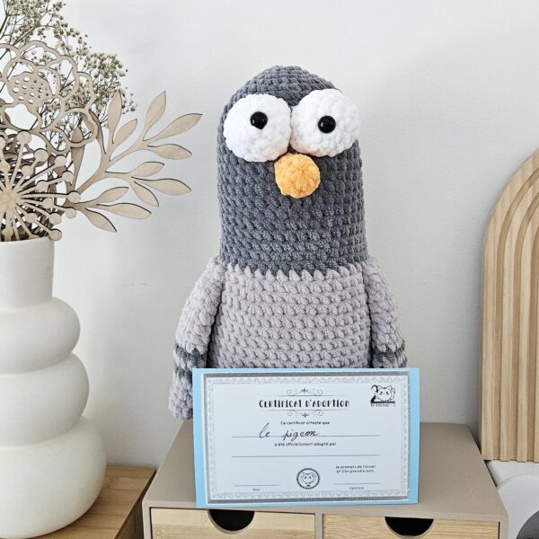 Peluche pigeon au crochet fait main