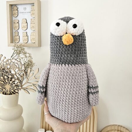 Peluche pigeon au crochet fait main