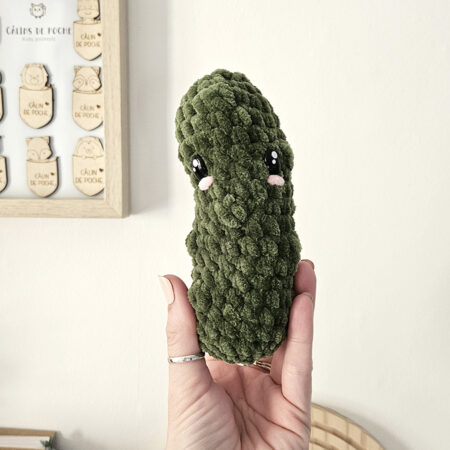Peluche cornichon au crochet fait main
