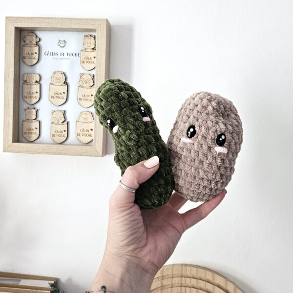 Peluche patate et cornichon au crochet fait main