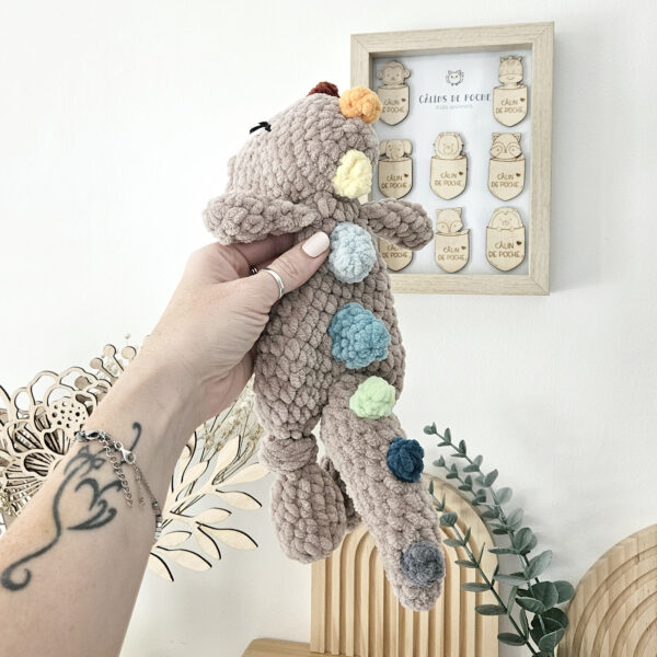 Peluche doudou dinosaure au crochet fait main