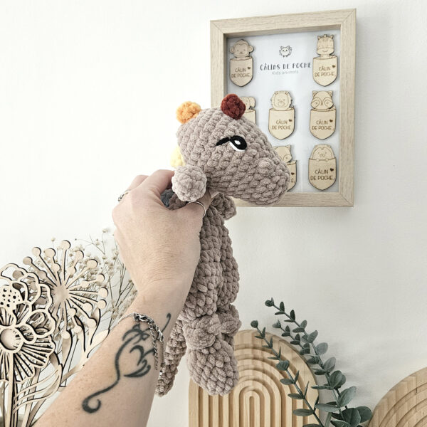 Peluche doudou dinosaure au crochet fait main