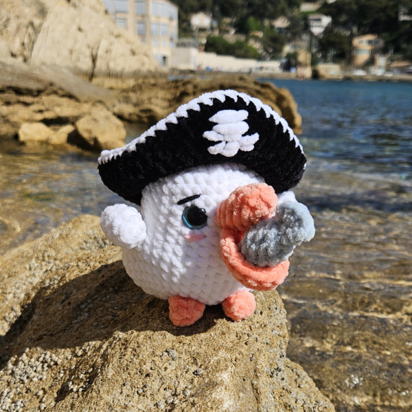 peluche crochet, fait main, pelican pirate