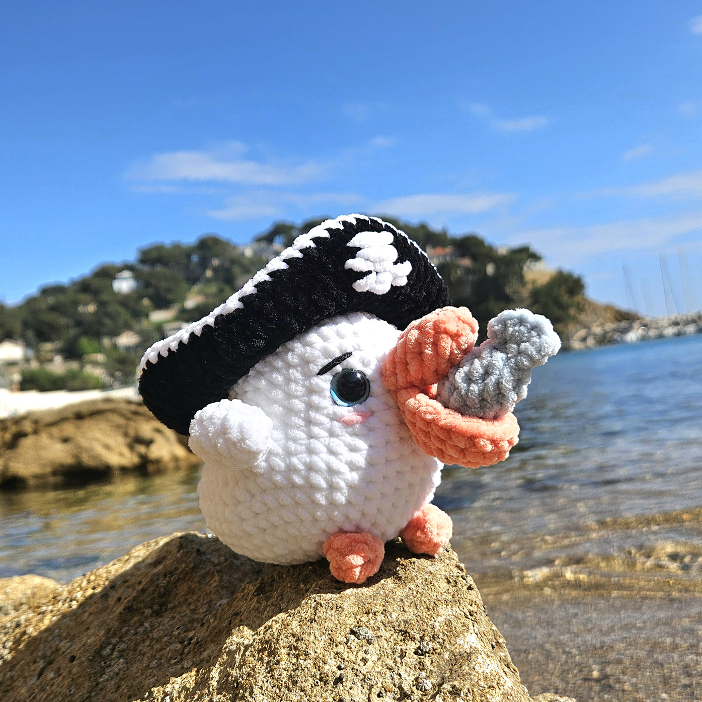 peluche crochet, fait main, pelican pirate